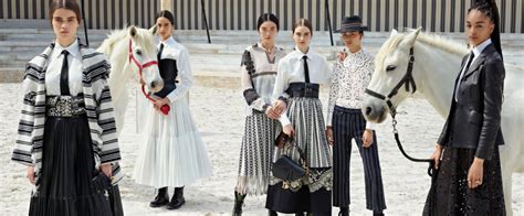 defile dior chantilly|L'épopée équestre du défilé Dior Croisière 2019.